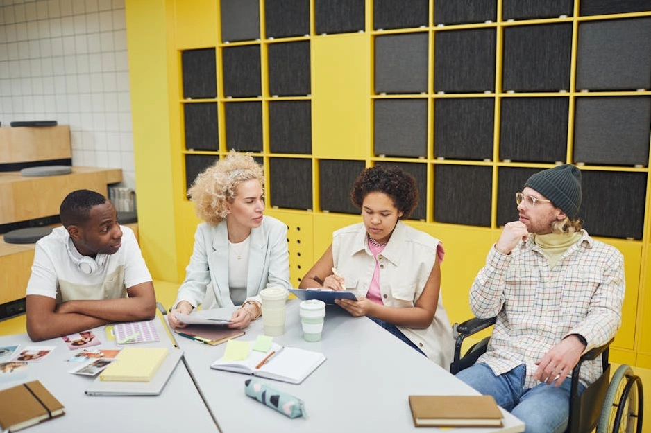 Team di manager in una riunione strategica agile.